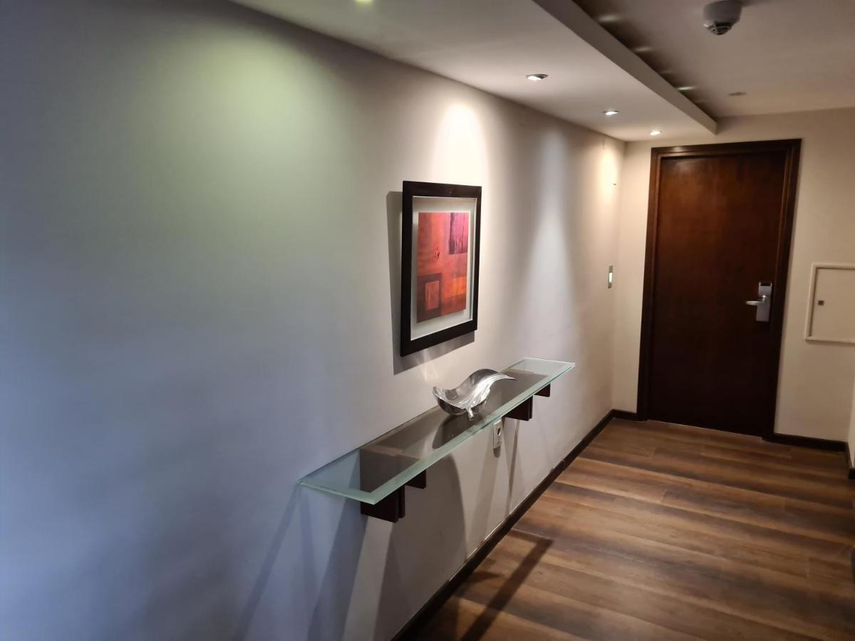 Hotel Crystal Tower Montevideo Esterno foto