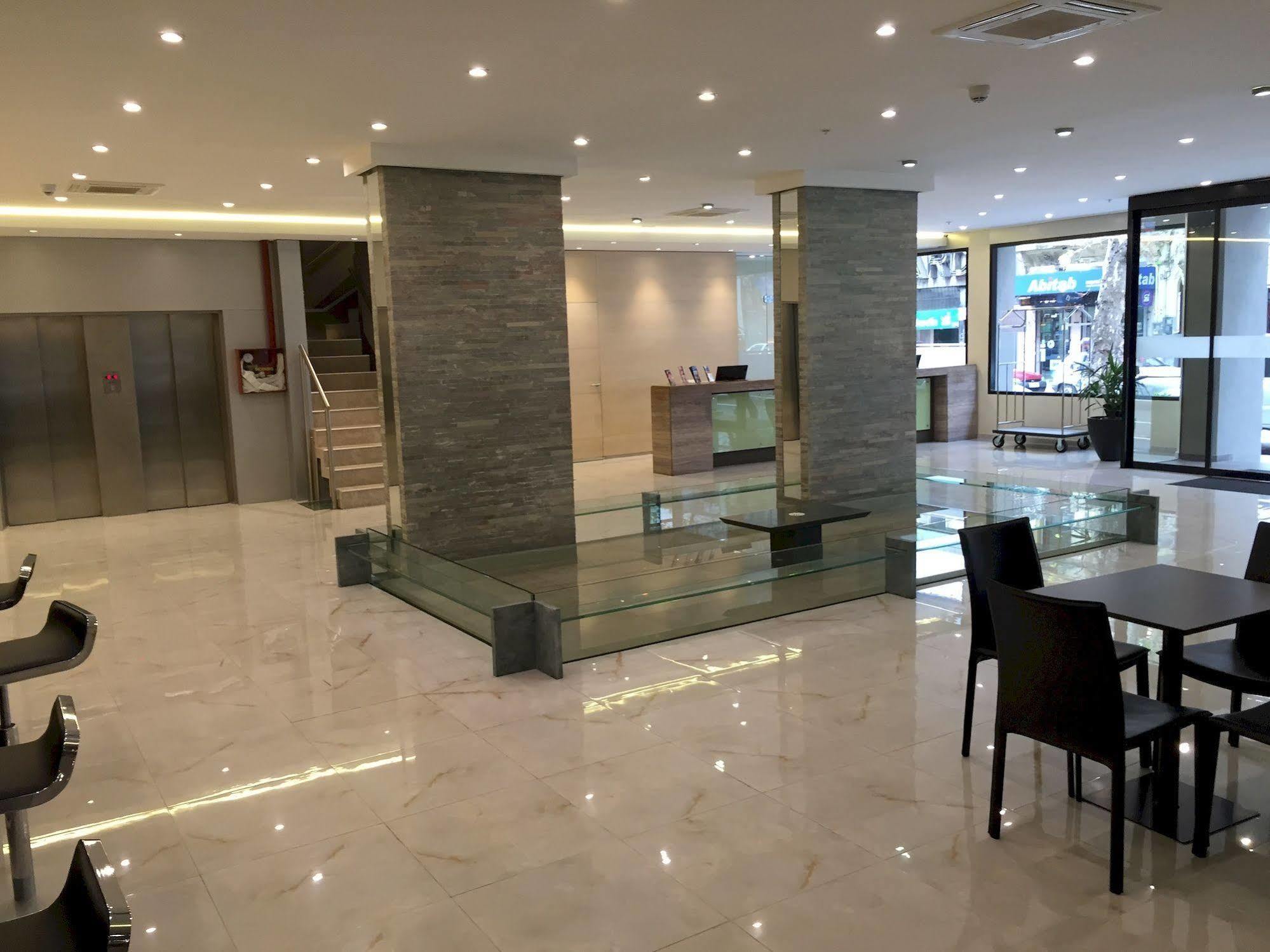 Hotel Crystal Tower Montevideo Esterno foto